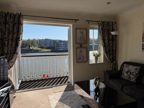Newcastle-upon-Tyne Apartment | St Peter's Riverside Apartment Newcastle Quayside Free Parking