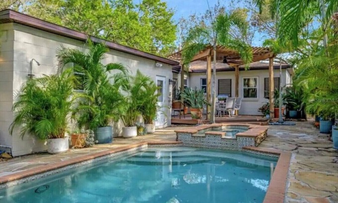 Fossil Park House | St. Petersburg Pool Home Oasis