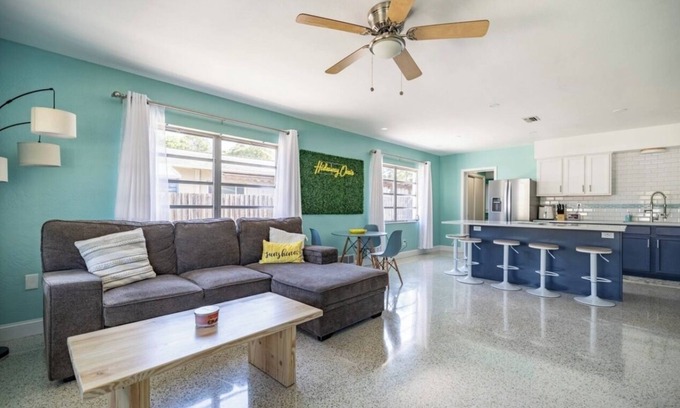 Disston Heights House | St Pete’s Hideaway Oasis - Minutes to the beach, downtown & Tropicana stadium!