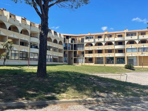 Saint-Pierre-la-Mer Apartment | St Pierre, appartement 600m plage