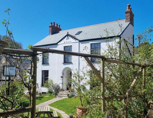 Lynton House | St Vincent Guest House