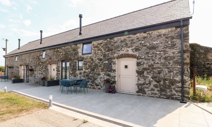 Ty Croes Cottage | STABAL, pet friendly, character holiday cottage in Rhosneigr