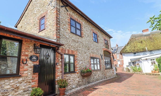 Colyton Cottage | STABLE COTTAGE, romantic, character holiday cottage in Colyton