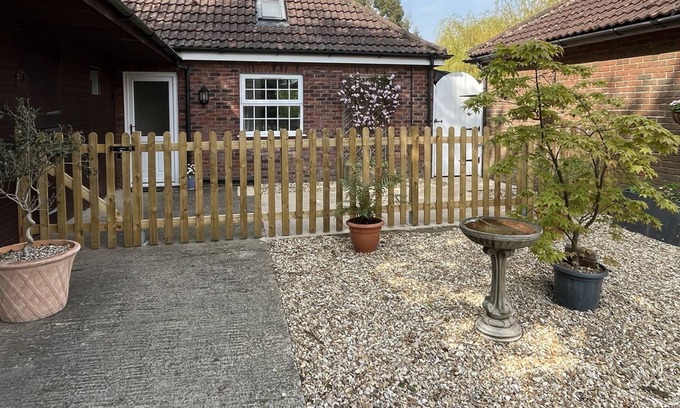 Spilsby Cottage | STABLE END COTTAGE, pet friendly, with a garden in Horncastle