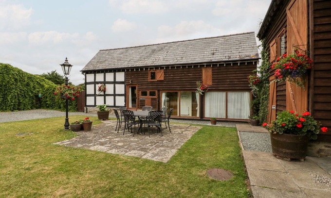 Leominster Cottage | STABLE END, family friendly, character holiday cottage in Luntley