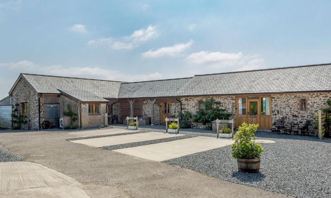 Woolfardisworthy House | Stable-Uk12108