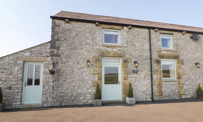 Peak District Cottage | STABLE VIEW, family friendly, character holiday cottage in Tideswell