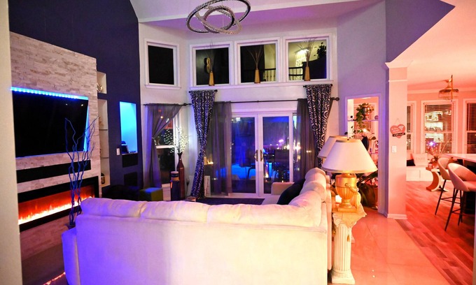 Stockbridge House | Stacy's Staycation on the Southside of Atlanta & 20 mins from the Airport