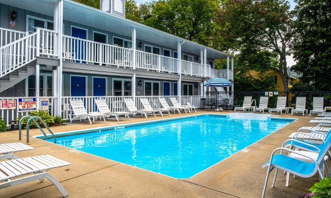 Ogunquit Hotel | Stage Run by the Sea