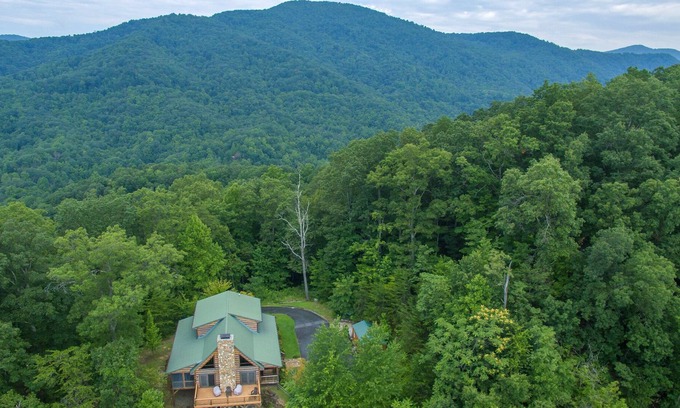 Marion Cabin | Stairway to Heaven | Private Pet-friendly Cabin & Sweeping Mountain Views!