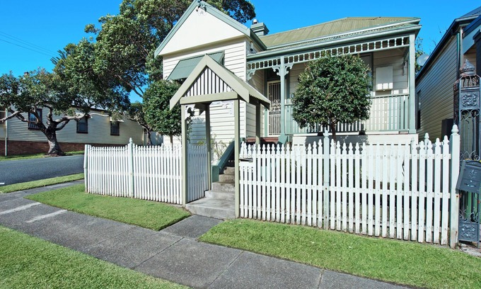 Hamilton House | Stallard Cottage - Lovely Family/Group Accom