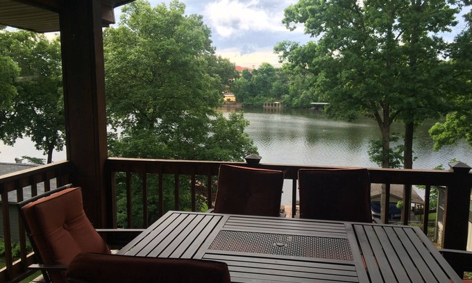Piney House | Stan's Lake Hamilton II, MainChannel, Kayaks, Fire Pit, Swim/Boat Dock, Pontoon