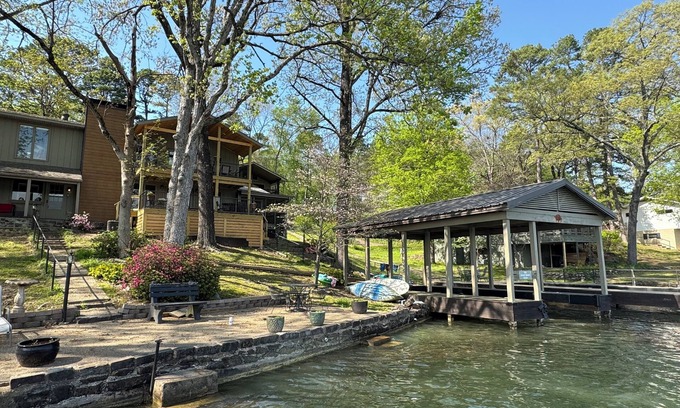 Piney House | Stan’s CozyCasual LakeHamilton MainChannel-Boat&Swim docks, FirePit, Kayaks