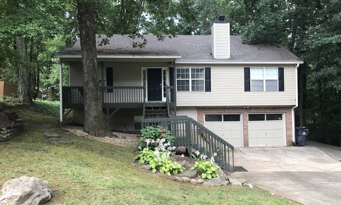 Acworth House | Stand alone home 6 miles to LakePoint Sports complex and 2 miles to Lake Acworth