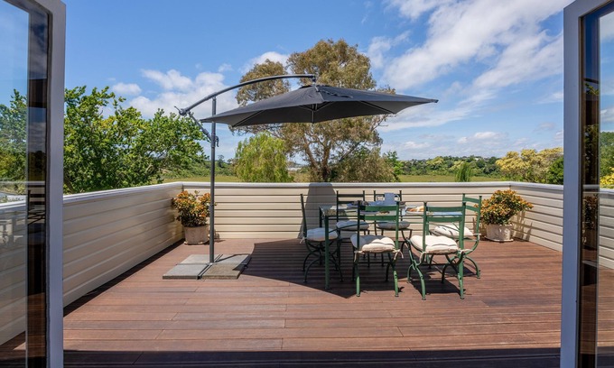 Northcote House | Stand-alone house in quiet cul-de-sac, conveniently located & lovely views