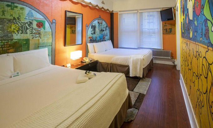 Union Square Hotel | Standard Quad Room w/Ensuite Bathroom