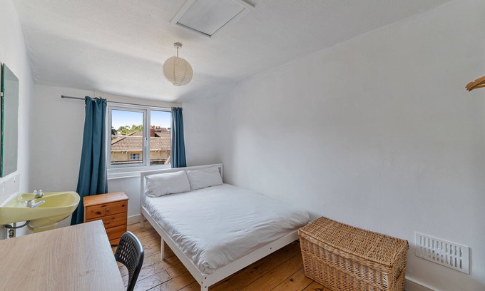 Clifton House | Standard Single Room with Shared Bathroom