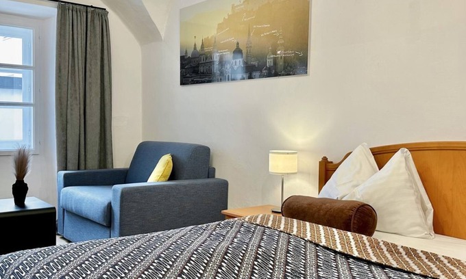 City Centre Salzburg House | Standard triple room (street) - Krone 1512, hotel