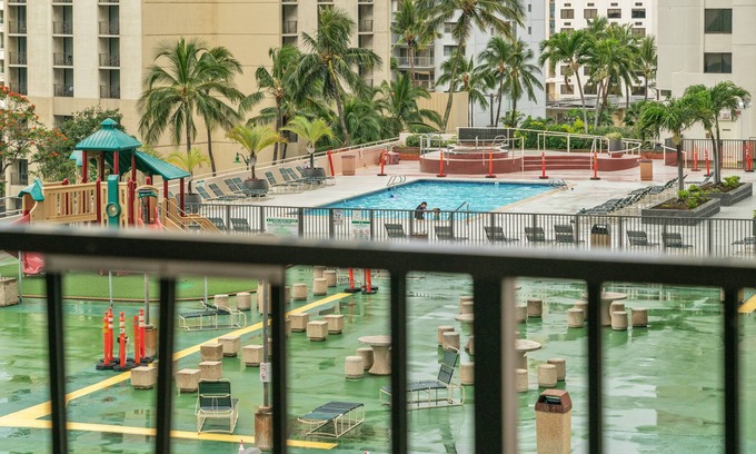 Waikiki Apartment | Standard Waikiki Banyan Condo with Mountain View by Koko Resort Vacation Rentals
