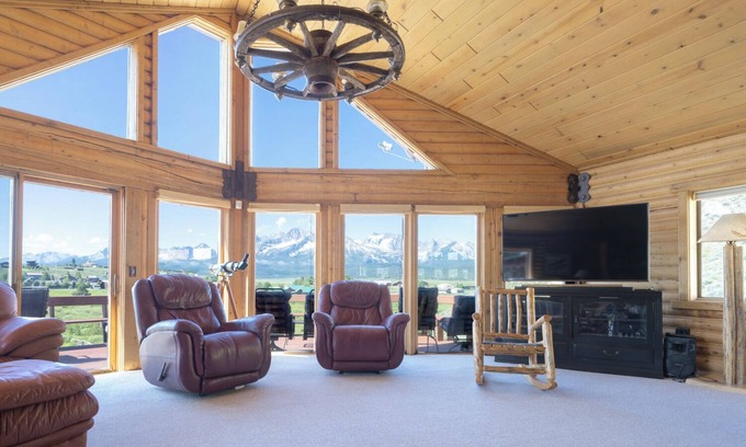 Stanley Cabin | Stanley House - Custom Log Home with Panoramic Sawtooth Mountain Views