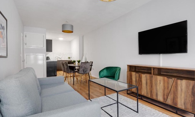 Liverpool City Centre Apartment | Stanley St Suites By GuestFirst