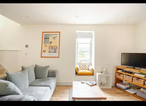 Malmesbury House | Stans Place Self Catering Cottage
