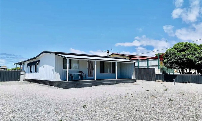 Dalrymple House | Stansbury's Retreat: Offers Pet-Friendly Fun with Golf Course View