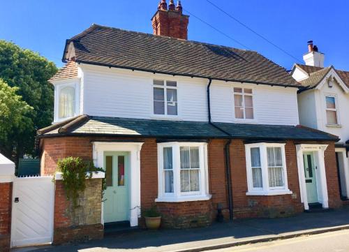 Folkestone House | STAPLEHURST COTTAGE