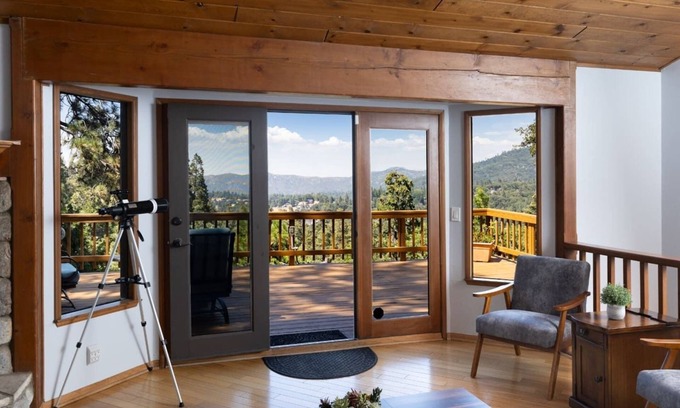 Crestline House | Star Gaze | Majestic Views | Fun