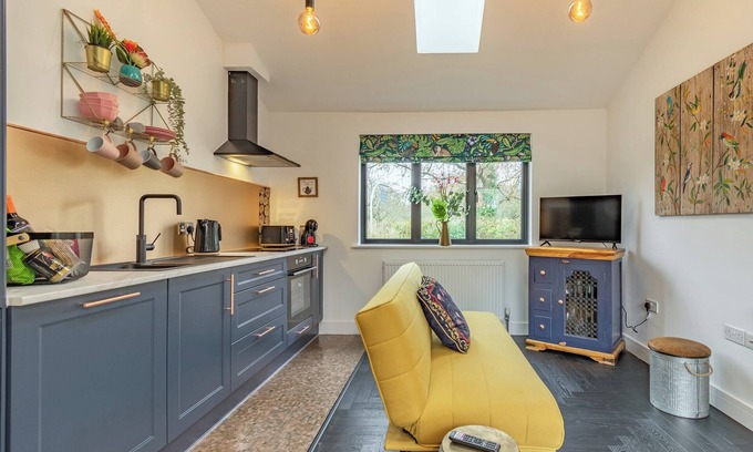 Maidstone Cottage | Star's Special Sanctuary - UK36785