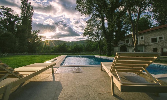 Trn Villa | Stara kuća Estate
