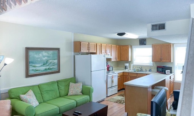 Ocean Isle Beach Apartment | Starboard #16C