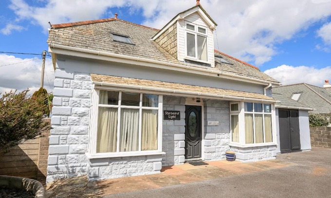 Malborough House | Starboard Light