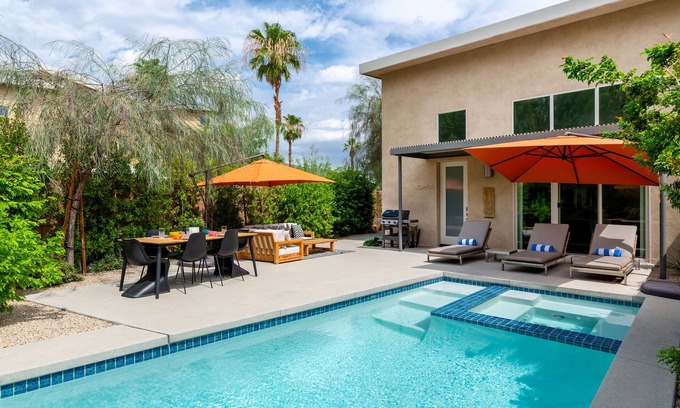Twin Palms House | Starburst Twin Palms