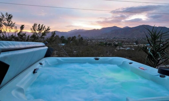 Morongo Valley Cabin | Starfire Lodge:Funky Architectural Mtn-view Escapenn