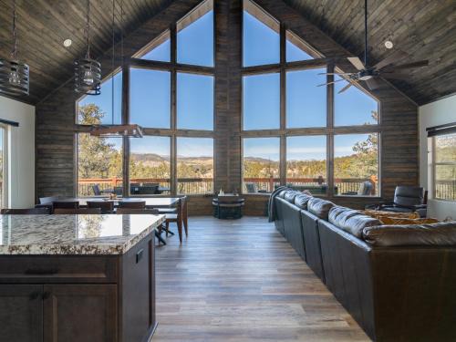 Orderville House | Stargazer: Air Hockey, Foosball and Hot Tub Near Zion
