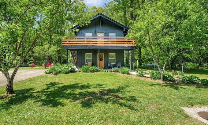 Newland Ski Chalet | *Stargazer Chalet * No Cleaning Fee * Fishing ON SITE*