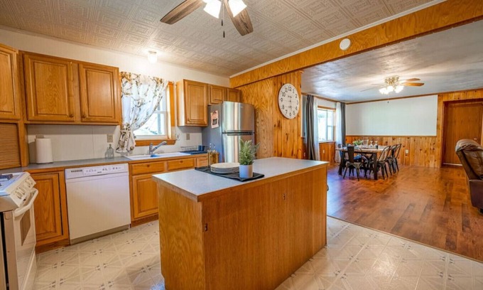 Wellsboro Cottage | Stargazing, Rails to Trails, PA Grand Canyon