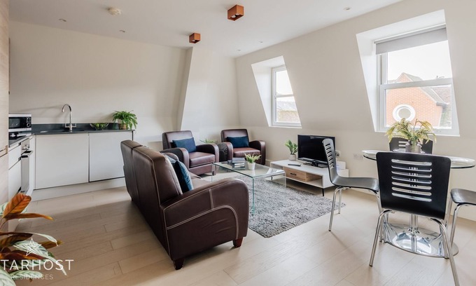 Guildford Apartment | StarHost Residences | Stylish 2 bed apartment in the centre of Guildford