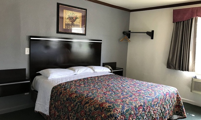 Winnetka Hotel | Starlight Inn Canoga Park