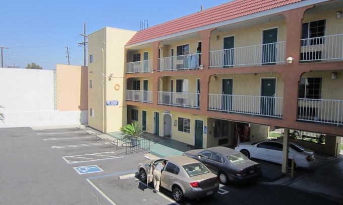 Los Angeles Hotel | Starlight Inn, Valley Blvd - Downtown LA