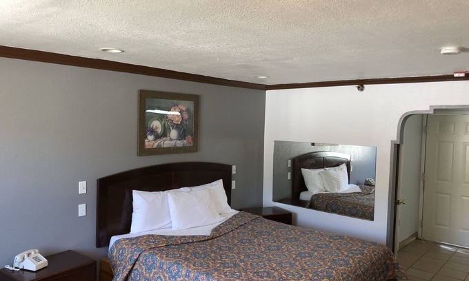 Los Angeles Hotel | Starlight Inn, Valley Blvd - Downtown LA