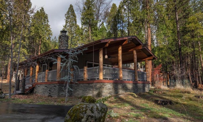 North Wawona House | Starlight Lodge