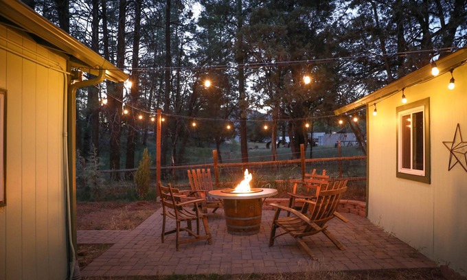 Pine Cottage | ✨🐶 STARLIGHT MODERN BOHO COTTAGE | STEPS AWAY FROM TOWN | DOG FRIENDLY 🐾
