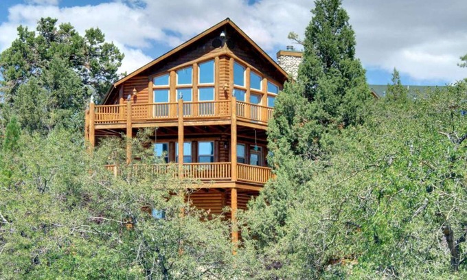 Castle Glen Estates Cabin | Starlight Retreat by AvantStay | Gorgeous Log Style Home w/Incredible Views!