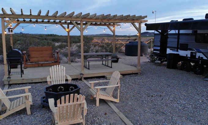 Alpine House | Starlight Sanctuary: Modern Off-Grid RV/Camper with A/C+Wifi Minutes from BBNP