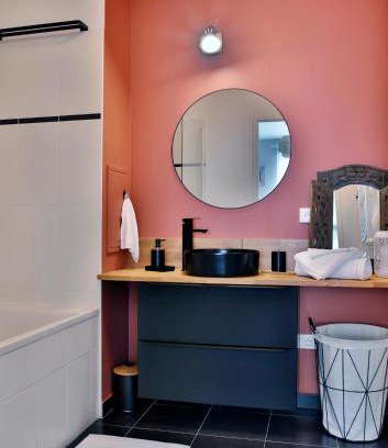 Saint-Ouen Apartment | "STARRY in SO" 47m2, parking gratuit, rue calme et arborée, METRO 10 min, Stade de France 24min à pied