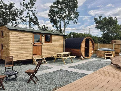 Yarpole Ski Chalet | Starry Nights Escape - Hot Tub & Sauna