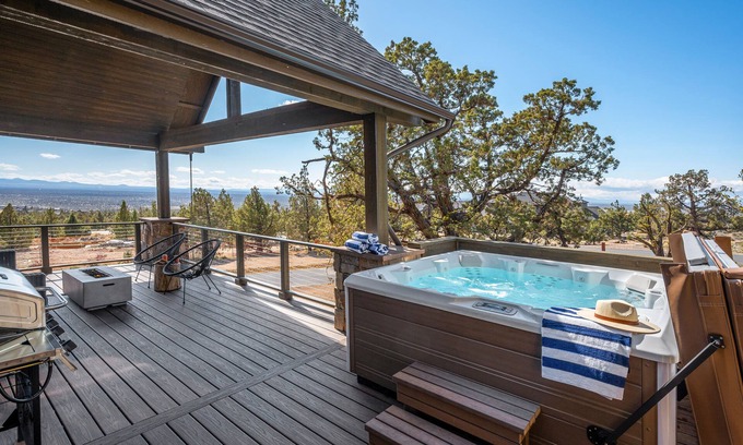 Powell Butte House | Starview at Brasada Ranch Resort by AvantStay |HotTub & Close To Golf!