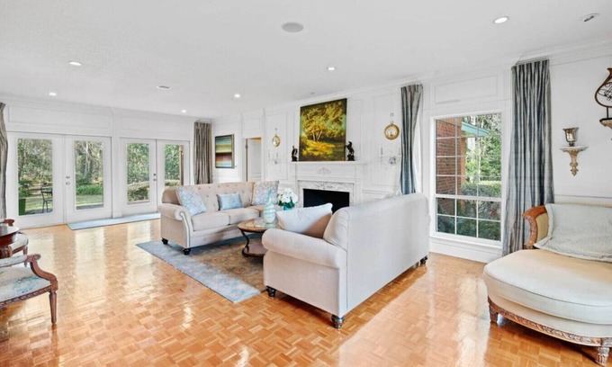 Gainesville House | Stately 4500+Sqft home steps to UF Stadium!